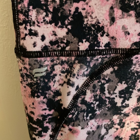 Fabletics 7/8 Powerhold Leggings - Picture 3 of 3